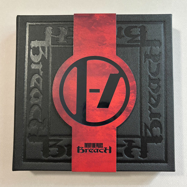Twenty One Pilots : Breach (Box, Dar + CD, Album)