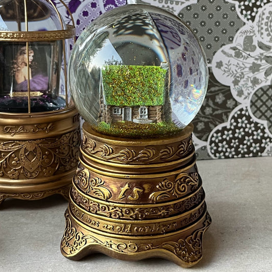Taylor Swift - Cabin Snowglobe (RARE)